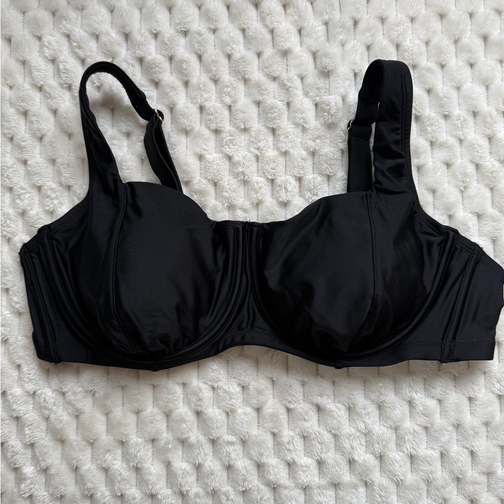 Black bathing suit top with underwire. Shade & Shore brand. Size 1X NWOT